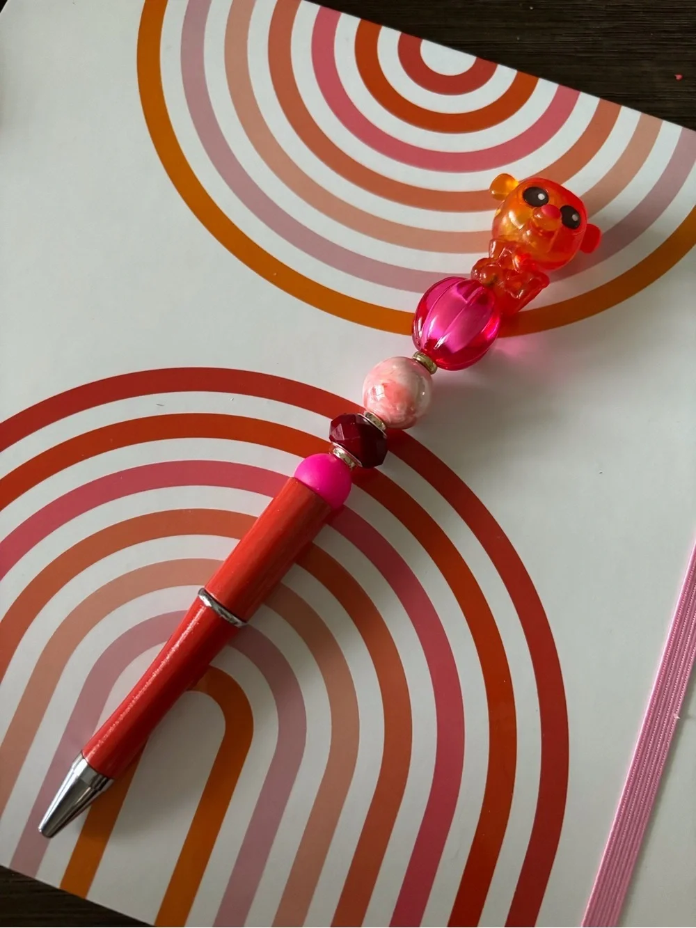Disney Doorables: Winnie the Pooh: Tigger Dual color handmade beaded pen